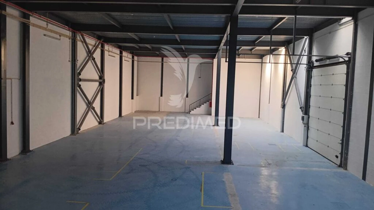 Armazém para Venda em Santo Antão e São Julião do Tojal Foto 8