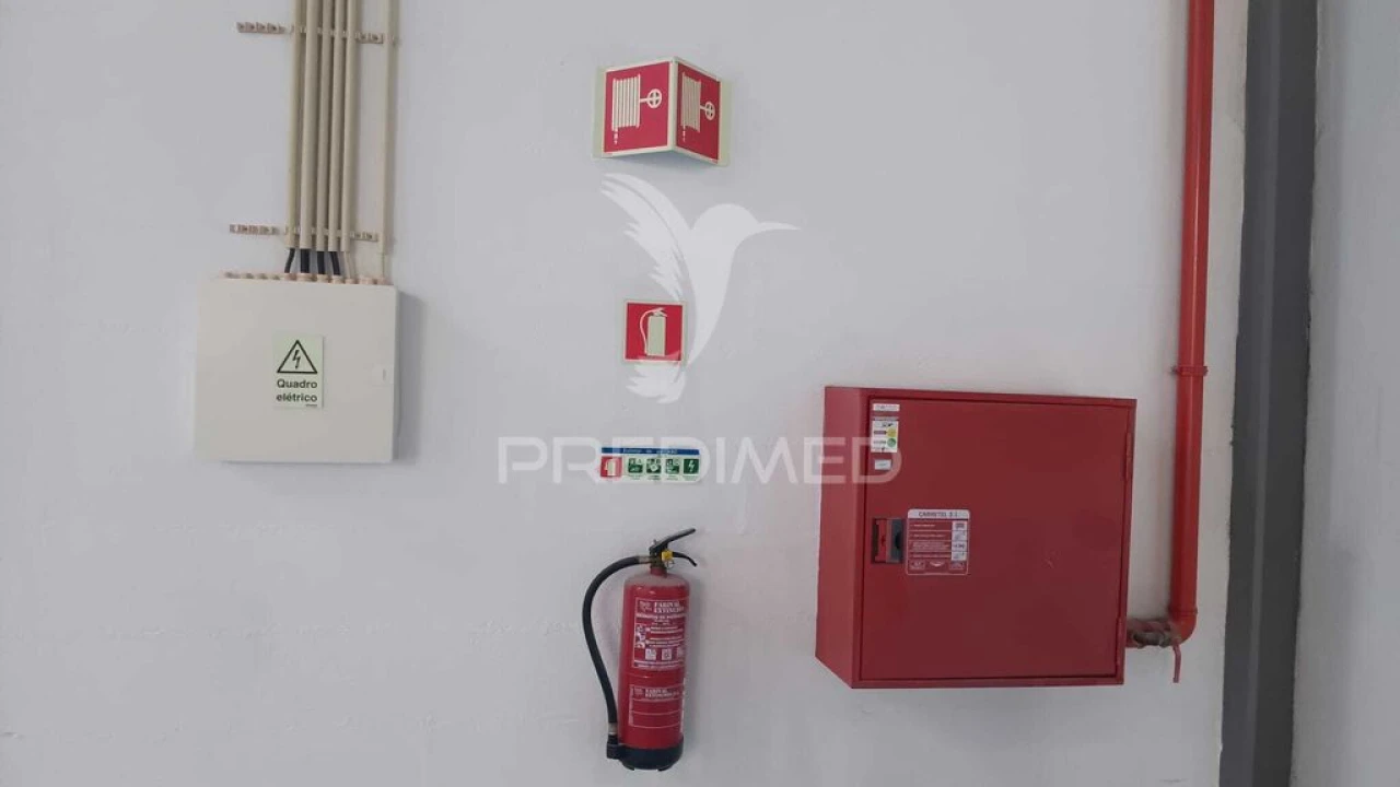 Armazém para Venda em Santo Antão e São Julião do Tojal Foto 12