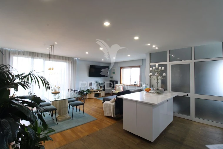 Apartamento T3 para Venda em Nogueira e Silva Escura Foto 2