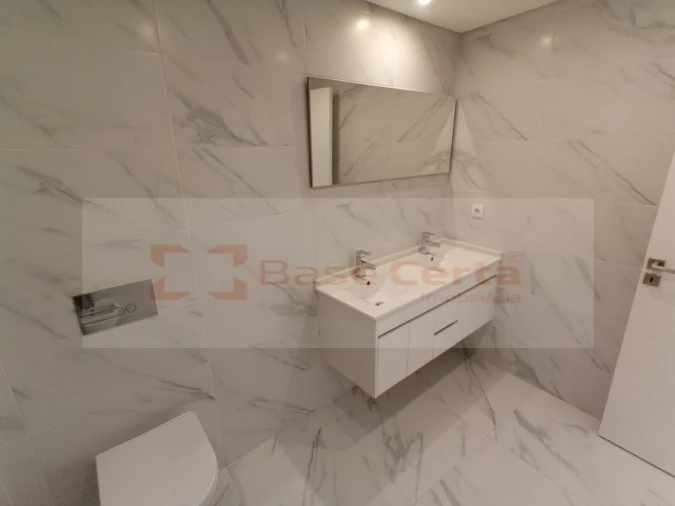 Moradia T4 para Venda em Corroios Foto 11