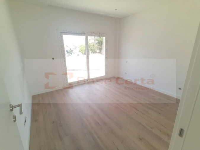 Moradia T4 para Venda em Corroios Foto 16