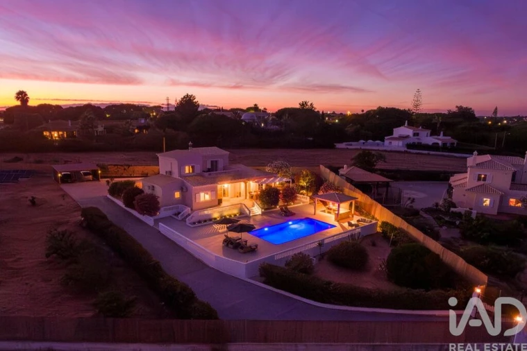 Moradia T4 para Venda em Lagoa e Carvoeiro Foto 30