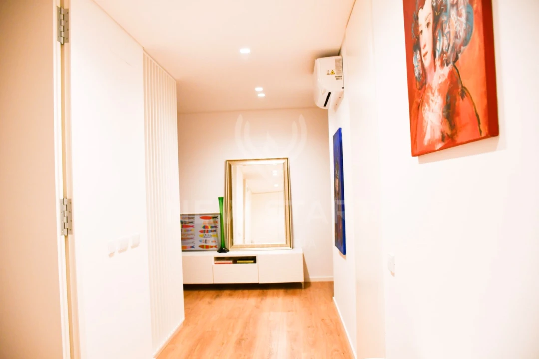 Apartamento T4 para Venda em Olhão Foto 14