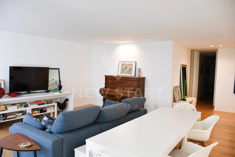 Apartamento T4 para Venda em Olhão Foto 9