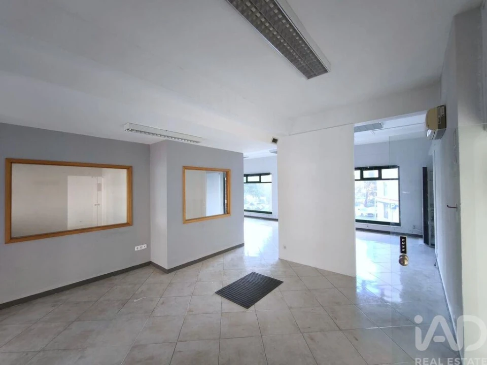 Loja para Venda em Faro (Sé e São Pedro) Foto 1