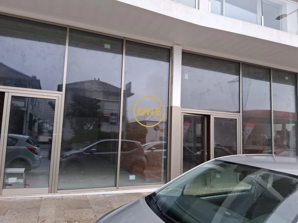 Loja para Arrendamento em Livração Foto 4