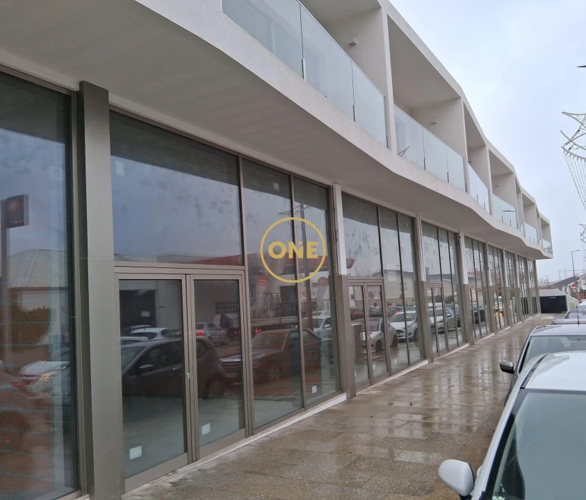 Loja para Arrendamento em Livração Foto 1