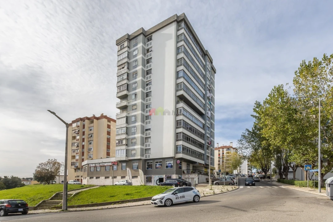 Apartamento T3 para Venda em Santa Iria de Azoia, São João da Talha e Bobadela Foto 1