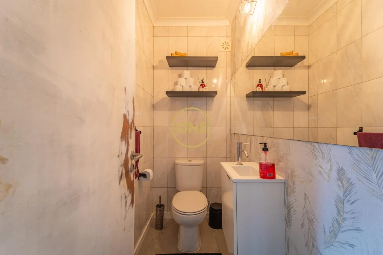 Moradia T3 para Venda em Capelas Foto 11