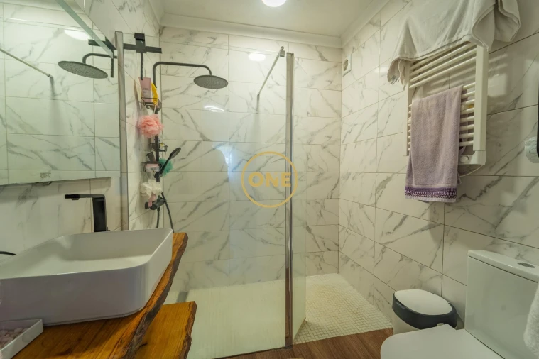 Moradia T3 para Venda em Capelas Foto 14