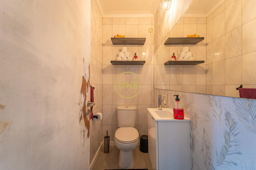 Moradia T3 para Venda em Capelas Foto 11