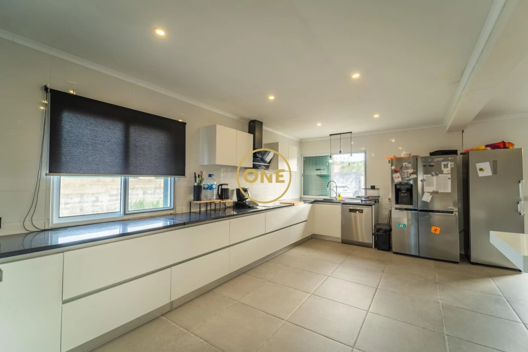 Moradia T3 para Venda em Capelas Foto 6