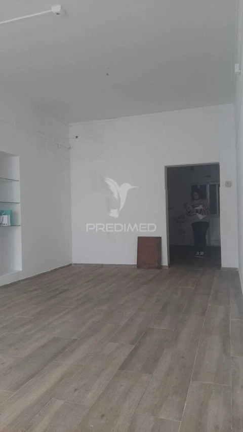 Loja para Arrendamento em Sado
