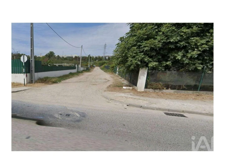 Terreno para Venda em Charneca de Caparica e Sobreda Foto 1