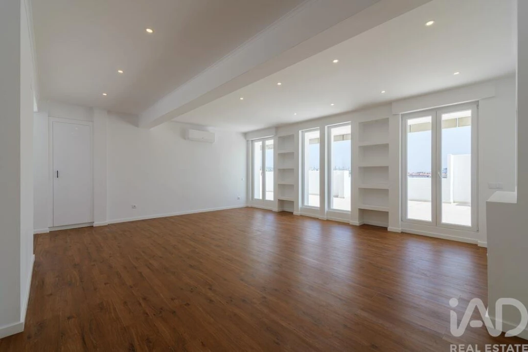 Apartamento T4 para Venda em Algés, Linda-A-Velha e Cruz Quebrada-Dafundo Foto 8