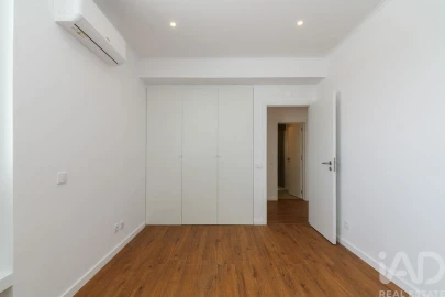 Apartamento T4 para Venda em Algés, Linda-A-Velha e Cruz Quebrada-Dafundo
