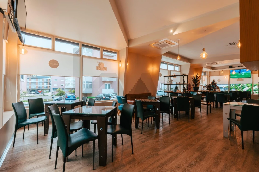 Loja para Venda em Santa Maria da Feira, Travanca, Sanfins e Espargo Foto 6