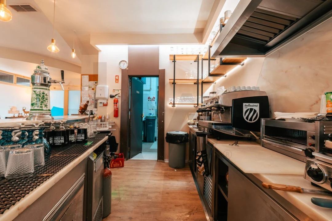 Loja para Venda em Santa Maria da Feira, Travanca, Sanfins e Espargo Foto 17