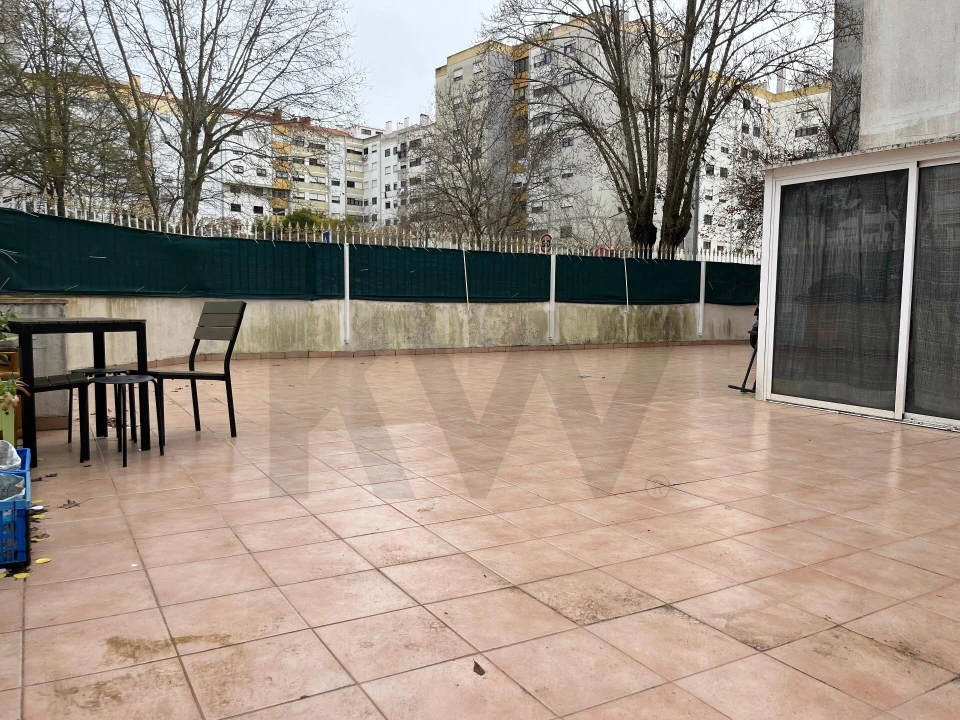 Apartamento T3 para Venda em Massamá e Monte Abraão Foto 28