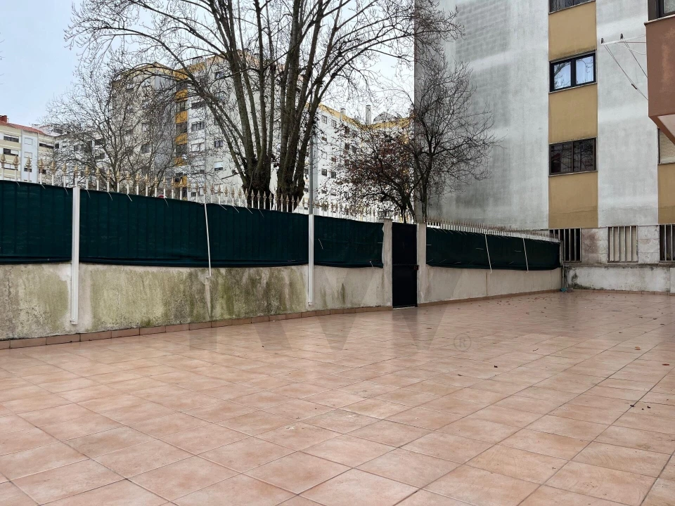 Apartamento T3 para Venda em Massamá e Monte Abraão Foto 10