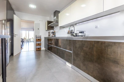 Apartamento T4 para Venda em Carcavelos e Parede