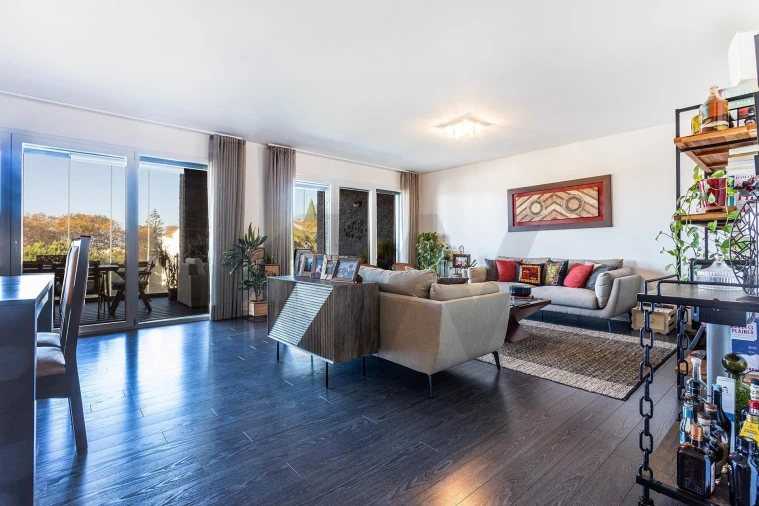 Apartamento T4 para Venda em Carcavelos e Parede Foto 8