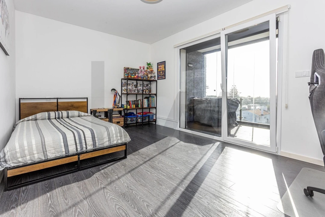 Apartamento T4 para Venda em Carcavelos e Parede Foto 27