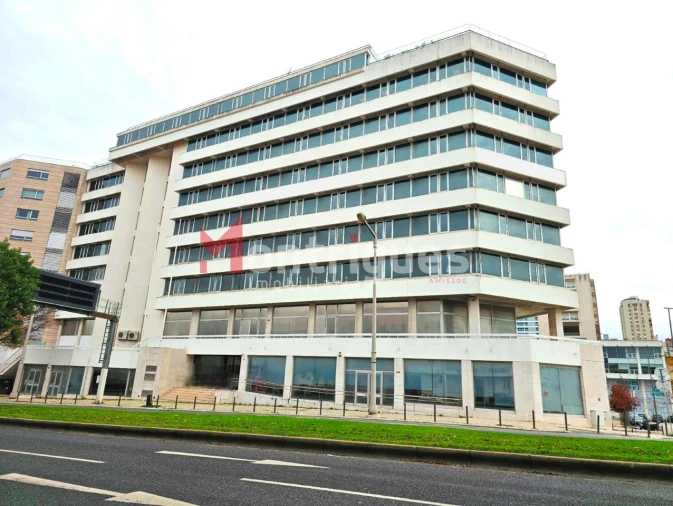 Prédio para Arrendamento em Areeiro