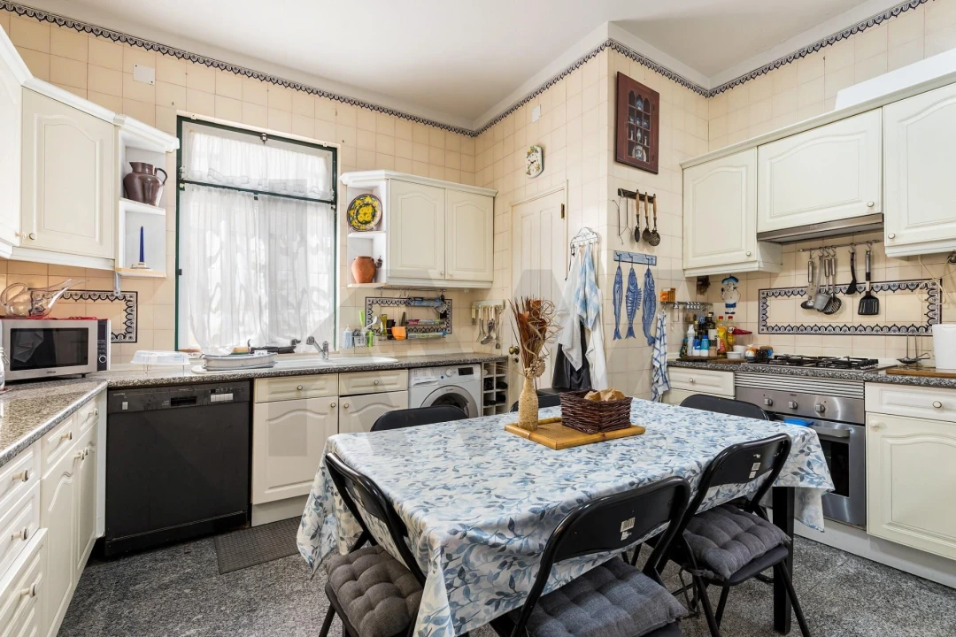 Moradia T6 para Venda em Carcavelos e Parede Foto 12