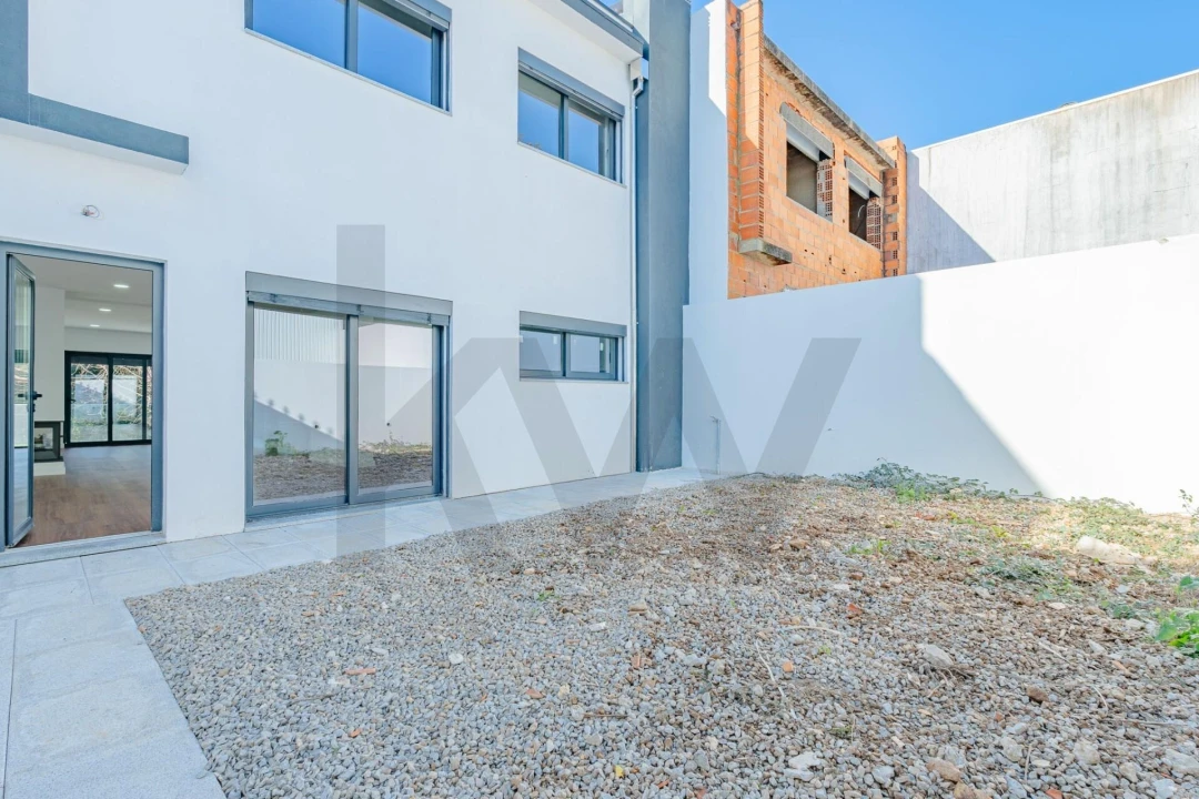 Moradia T3 para Venda em Vila de Cucujães Foto 13