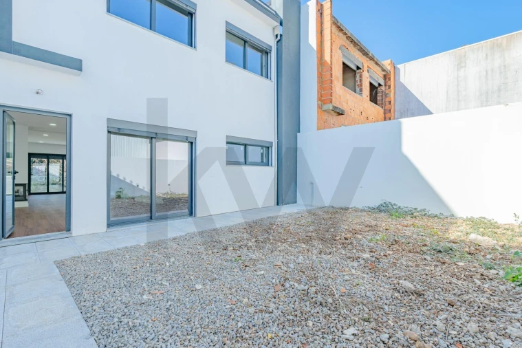 Moradia T3 para Venda em Vila de Cucujães Foto 13