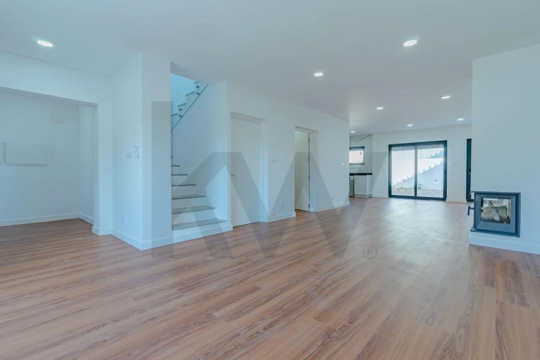 Moradia T3 para Venda em Vila de Cucujães Foto 6