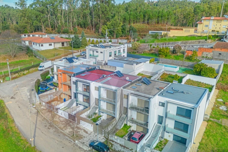 Moradia T3 para Venda em Vila de Cucujães Foto 38