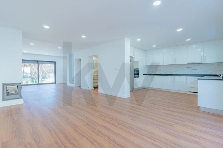 Moradia T3 para Venda em Vila de Cucujães Foto 3