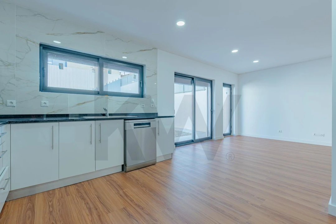 Moradia T3 para Venda em Vila de Cucujães Foto 10