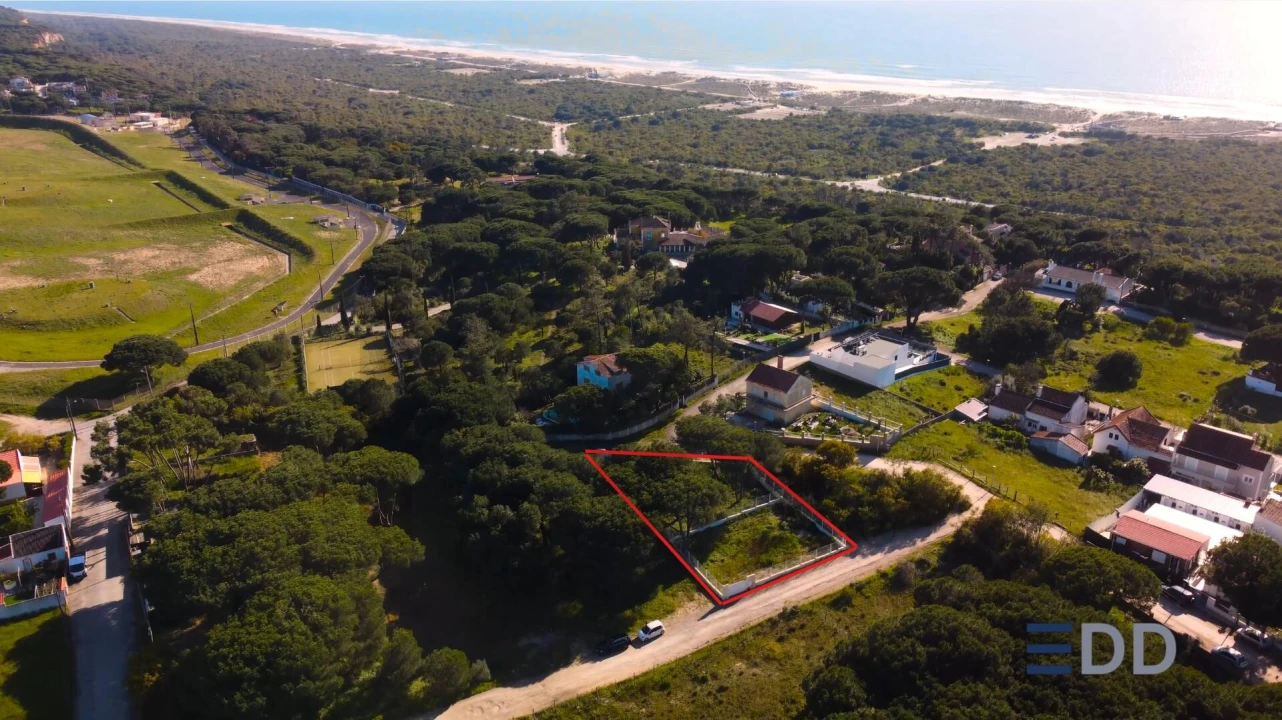 Terreno para Venda em Charneca de Caparica e Sobreda Foto 1