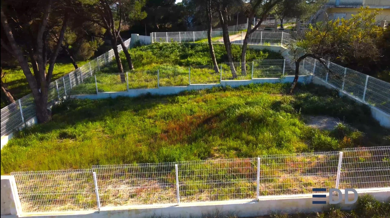 Terreno para Venda em Charneca de Caparica e Sobreda Foto 2