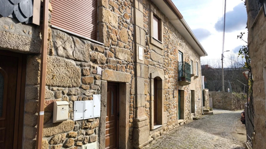 Moradia T3 para Venda em Aricera e Goujoim Foto 2