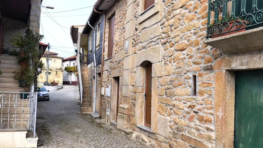 Moradia T3 para Venda em Aricera e Goujoim Foto 52