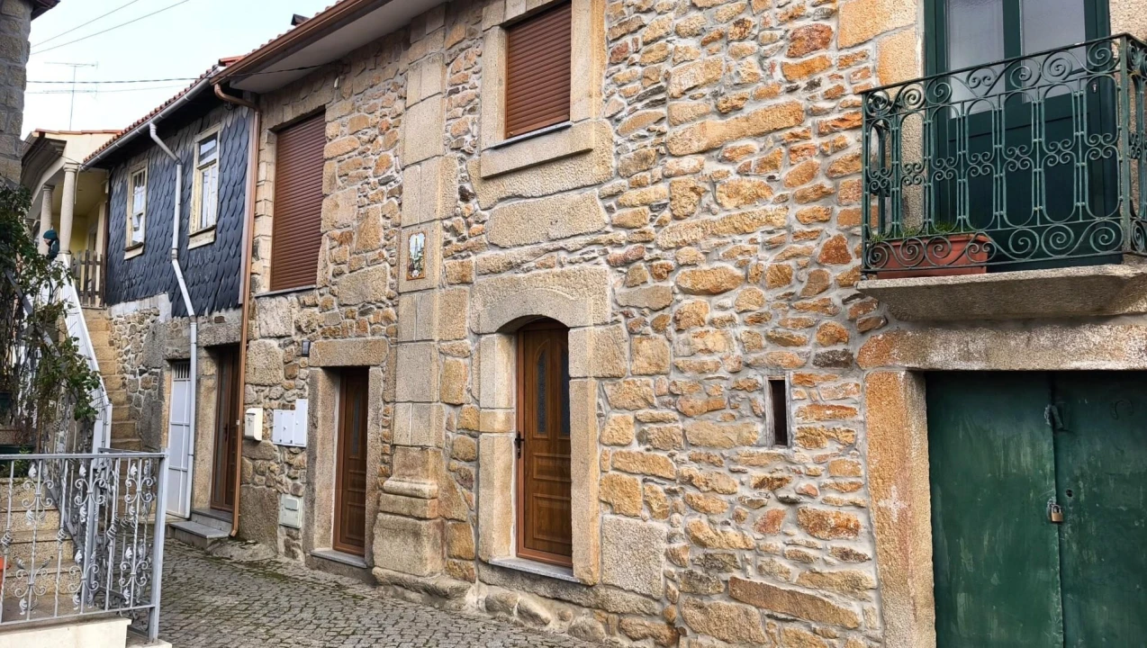 Moradia T3 para Venda em Aricera e Goujoim Foto 1