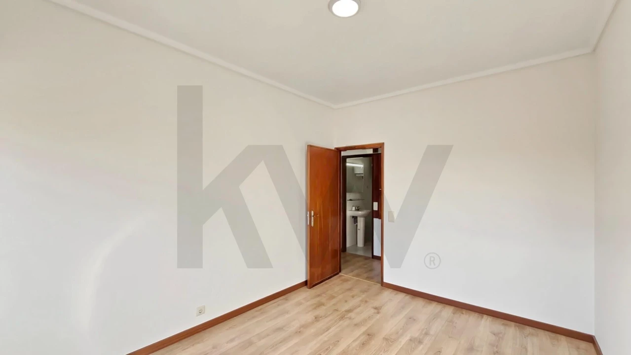 Apartamento T2 para Arrendamento em Requeixo, Nossa Senhora de Fátima e Nariz Foto 13