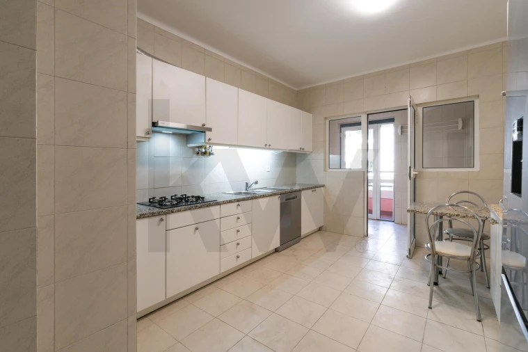 Apartamento T3 para Arrendamento em Santa Clara