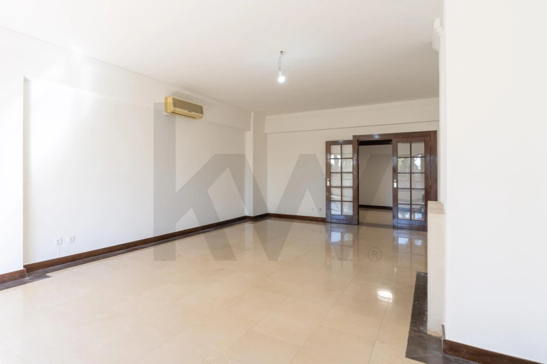 Apartamento T3 para Arrendamento em Santa Clara Foto 9