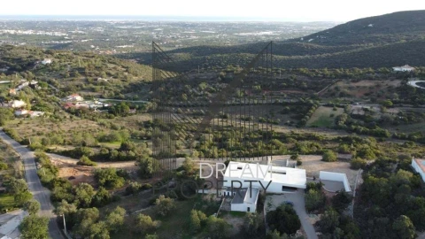 Moradia T4 para Venda em Santa Barbara de Nexe