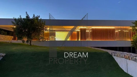 Moradia T4 para Venda em Santa Barbara de Nexe