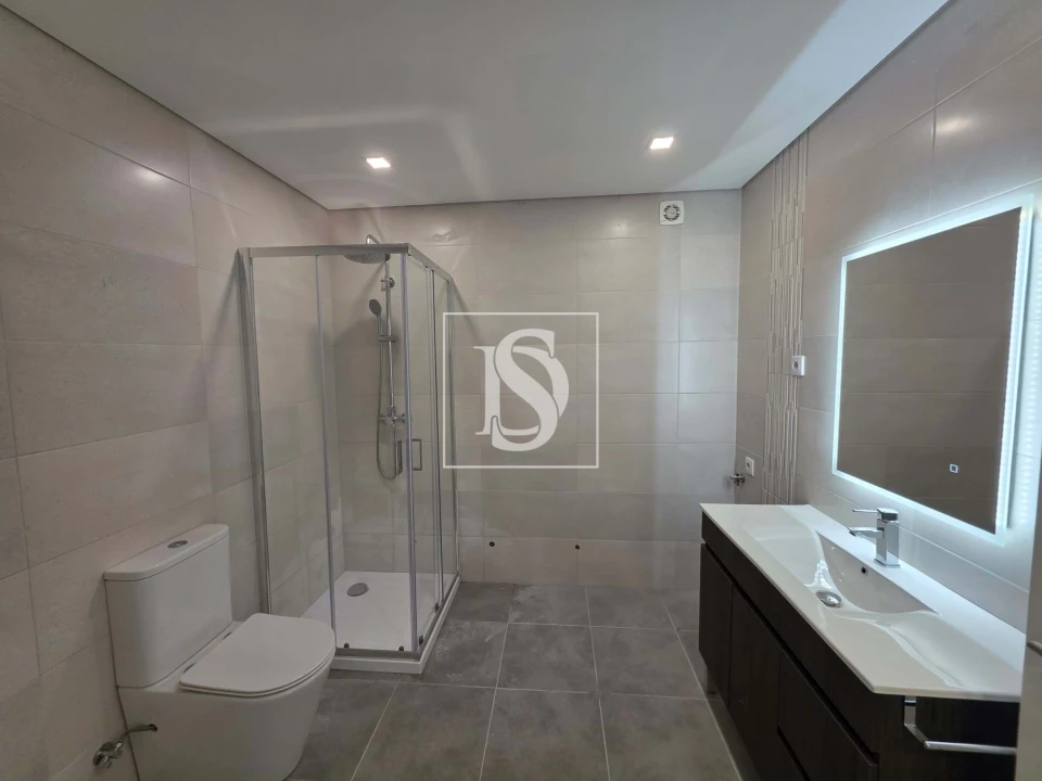 Apartamento T1 para Venda em Molelos Foto 6