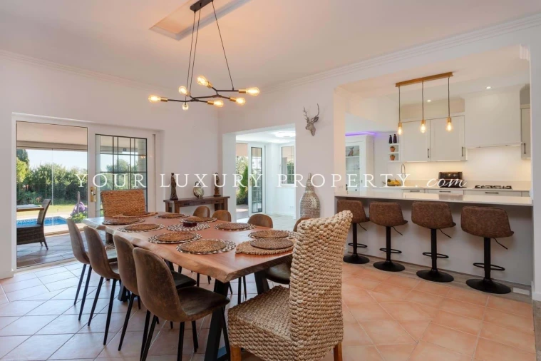 Moradia T6 para Venda em Almancil Foto 5