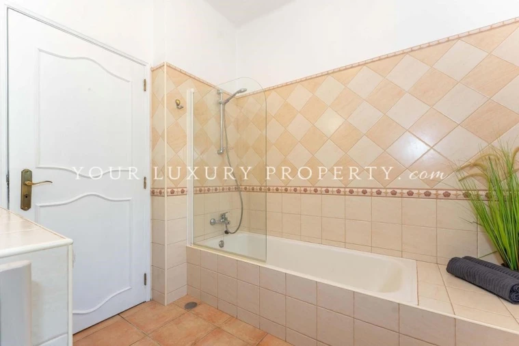 Moradia T6 para Venda em Almancil Foto 18