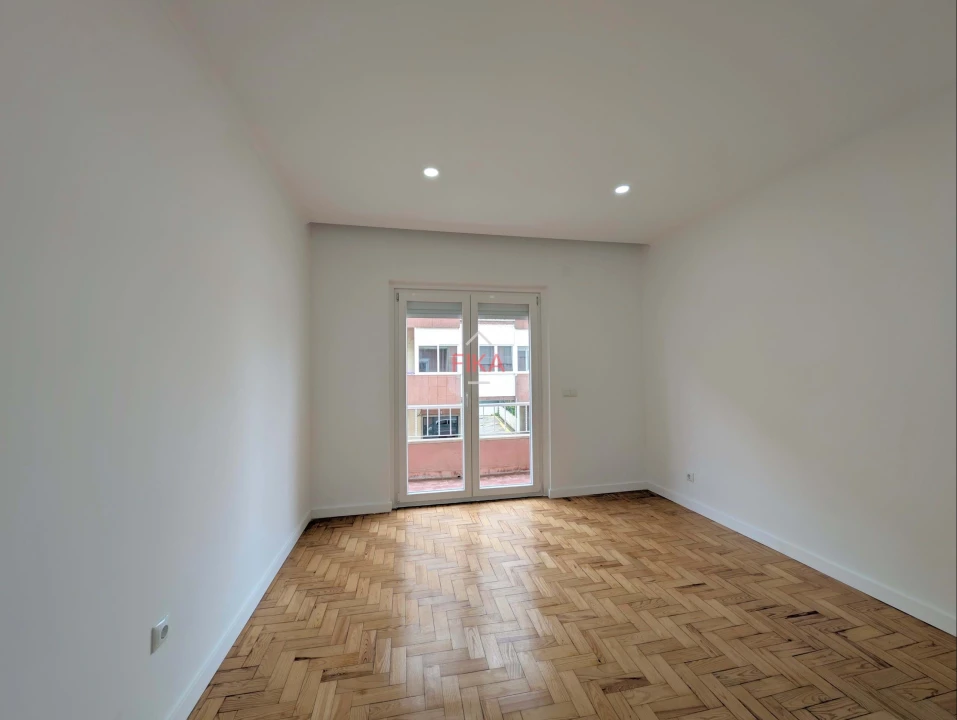 Apartamento T3 para Venda em Seixal Foto 18