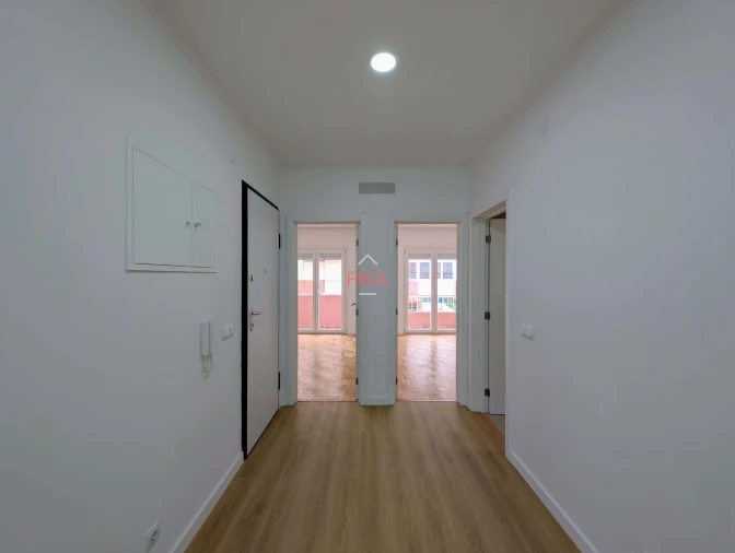Apartamento T3 para Venda em Seixal Foto 23